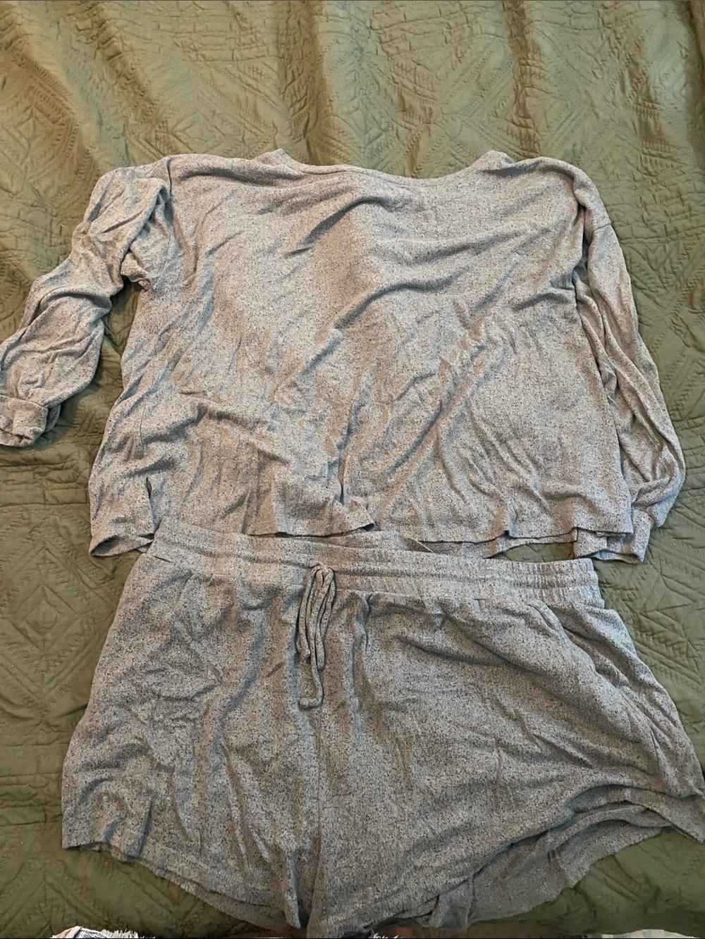bobeau Heather Gray Long-Sleeve Top & Drawstring Shorts Loungewear Set